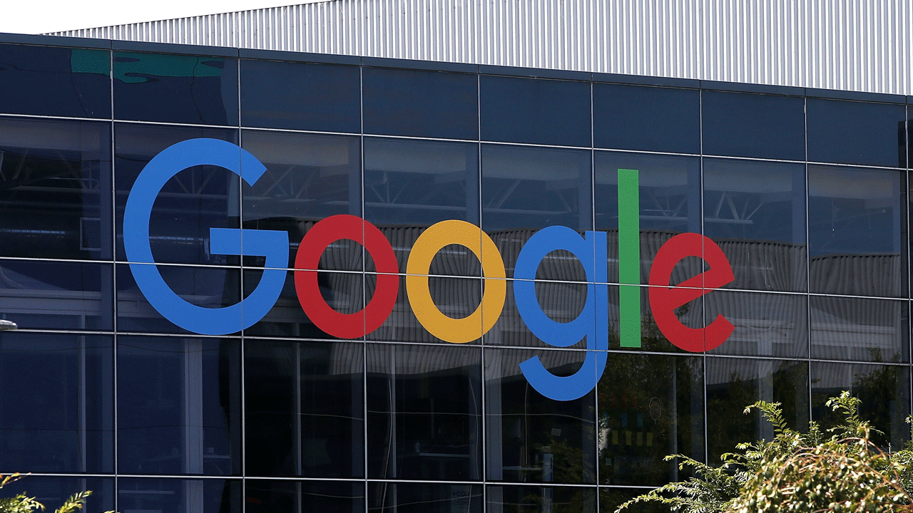 Facebook’s 21-Year-Old Wunderkind Leaves for Google