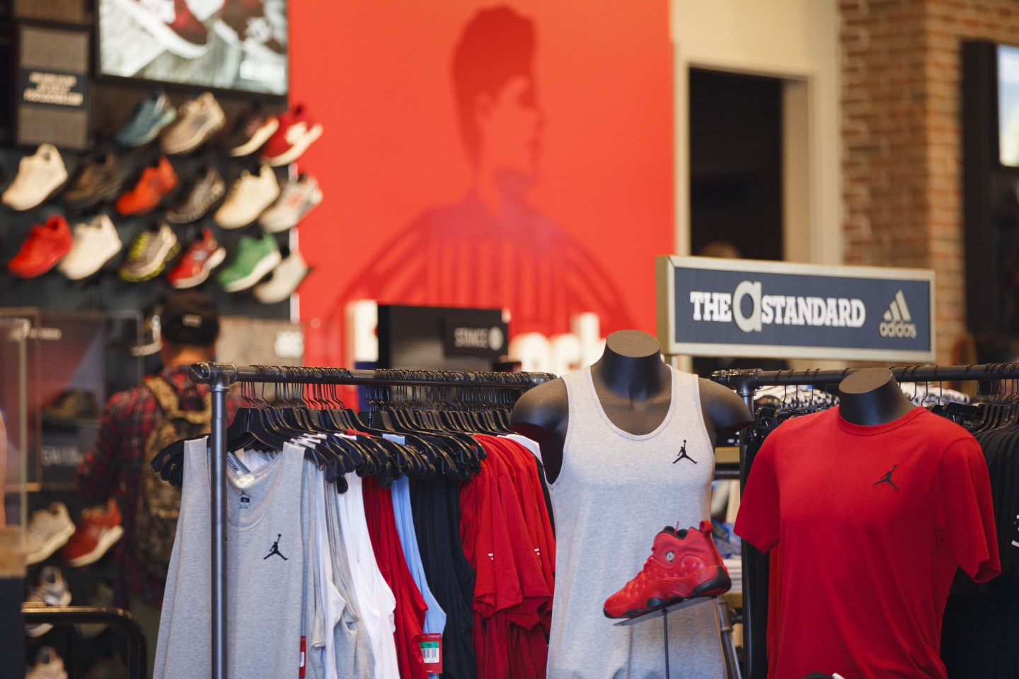 A Six:02 And Foot Locker Locations Ahead Of Foot Locker Inc.'s Earnings Figures