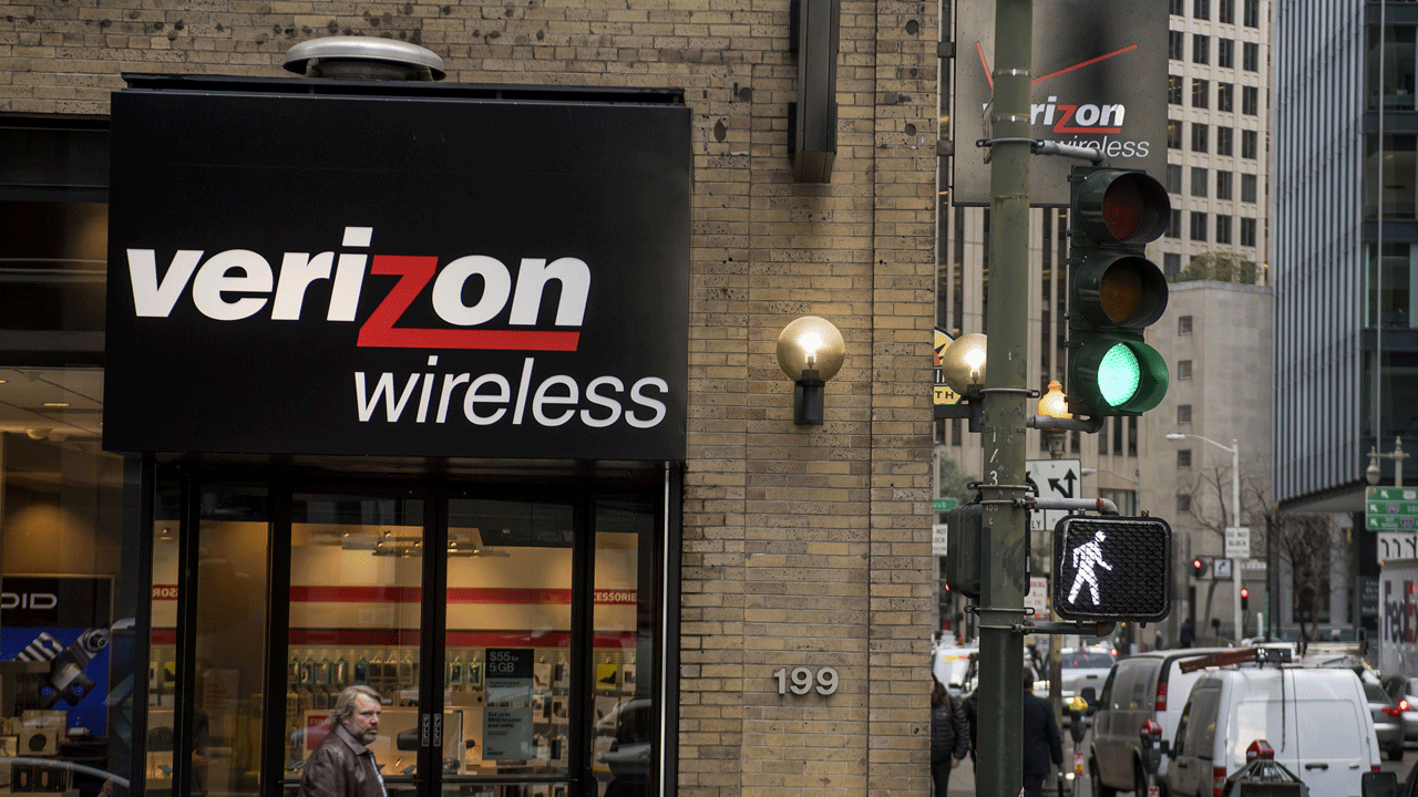 Verizon Sales Rise for the First Time in 4 Quarters