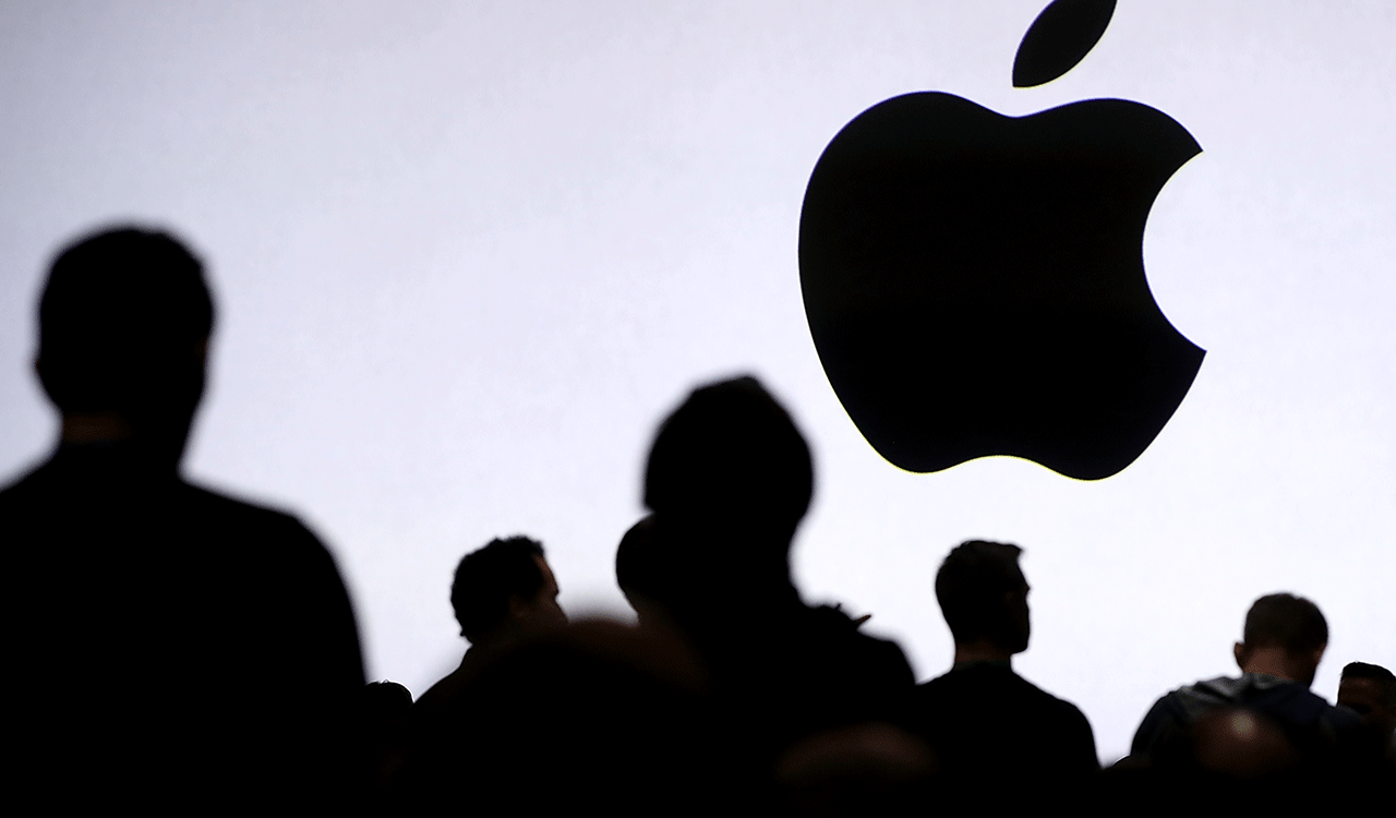 Apple’s Siri Gets Smarter for iPhone in Bid to Challenge Amazon’s Alexa
