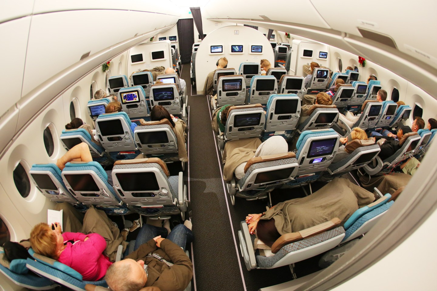 Airbus 350 Singapore Airlines next generation airplane makes first flight to Moscow