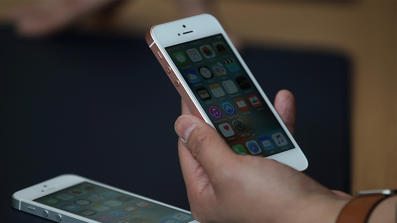 Why Apple and Google Dumped Over 300 Trading Apps From Their Online Stores