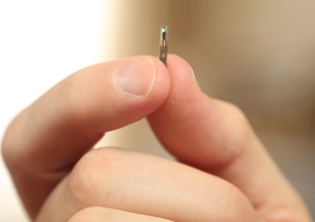 Embeddable microchip