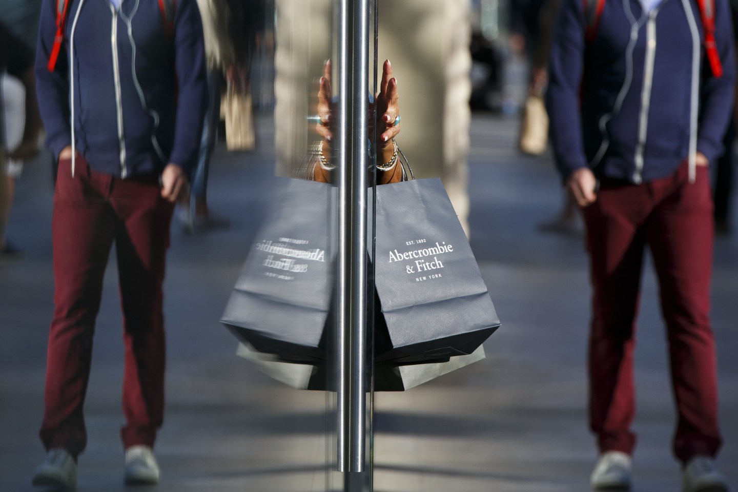 Shoppers Ahead Of Consumer Comfort Figures