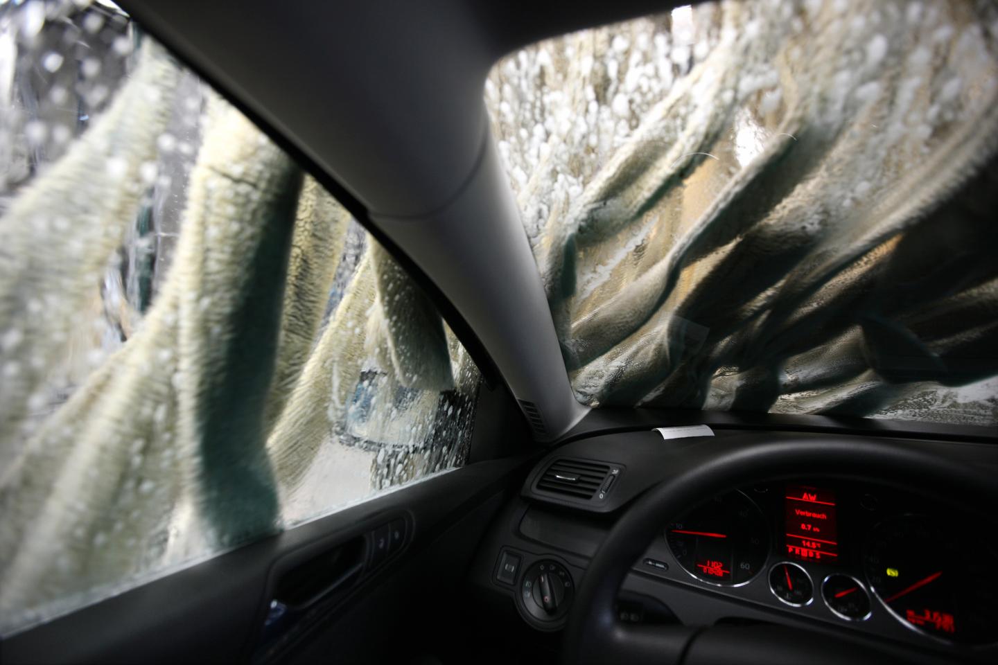 Automatic washing bay, car wash