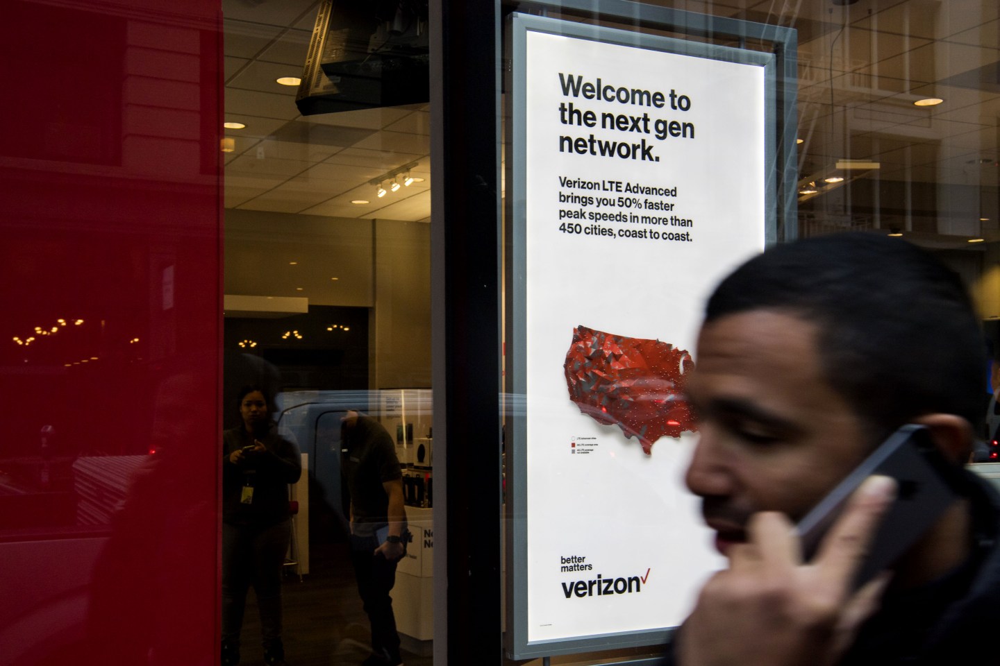 A Verizon Communications Inc. Store Ahead Of Earnings Figures