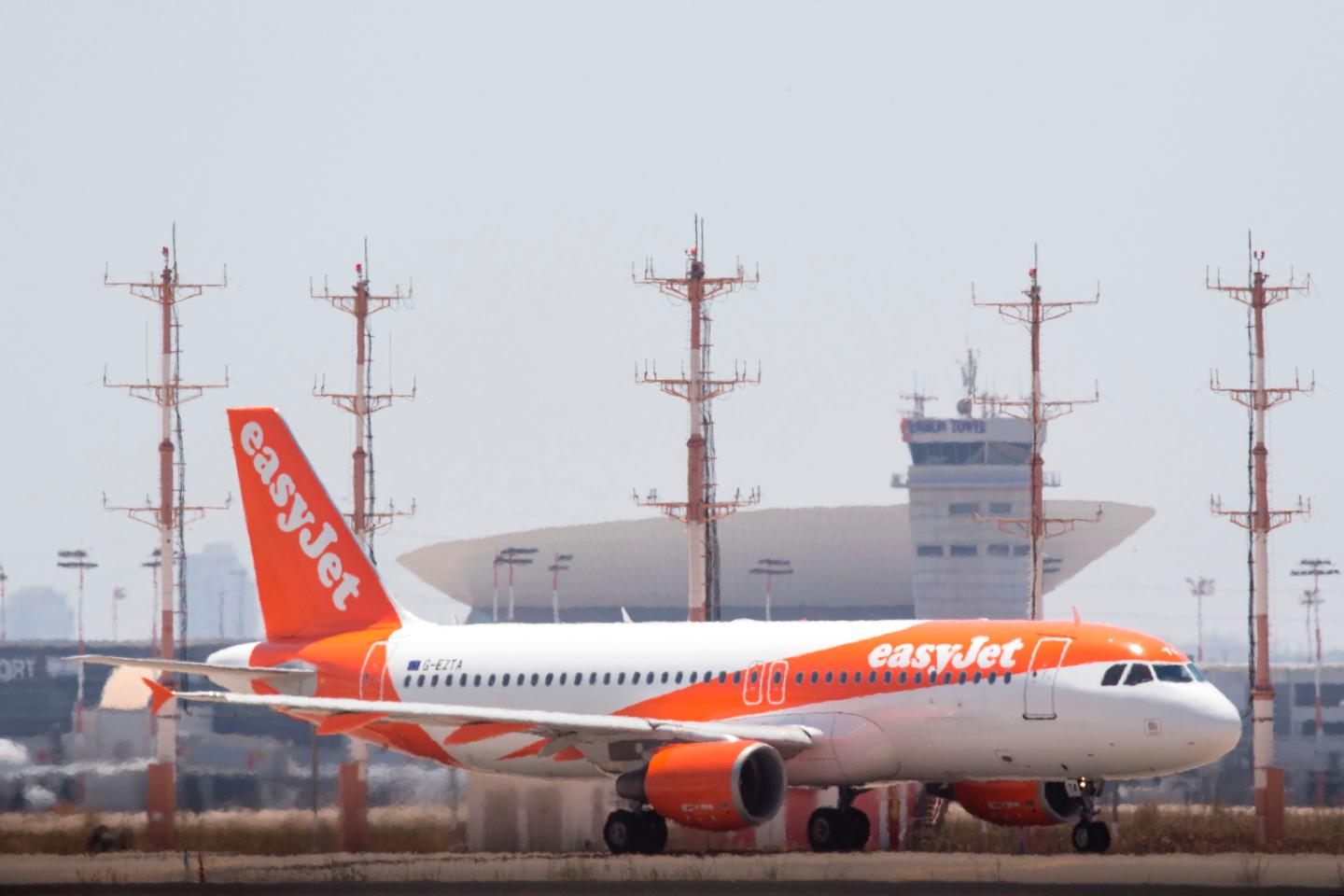 A Airbus A320-214 from easyJet prepares to takes off from Israel's Ben Gurion International airport on the outskirts of Tel Aviv, on July 04, 2017.