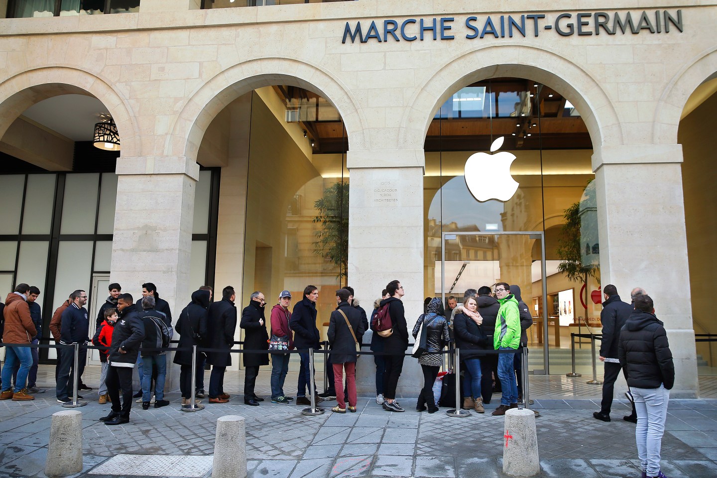 Apple Store Saint Germain Opens To Public In Paris