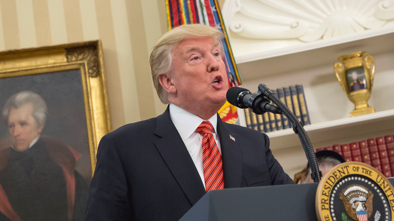 Apple CEO Promised to Build 3 ‘Big’ Plants in U.S., Trump Says