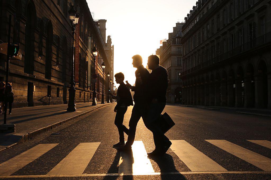 PARIS-FEATURE
