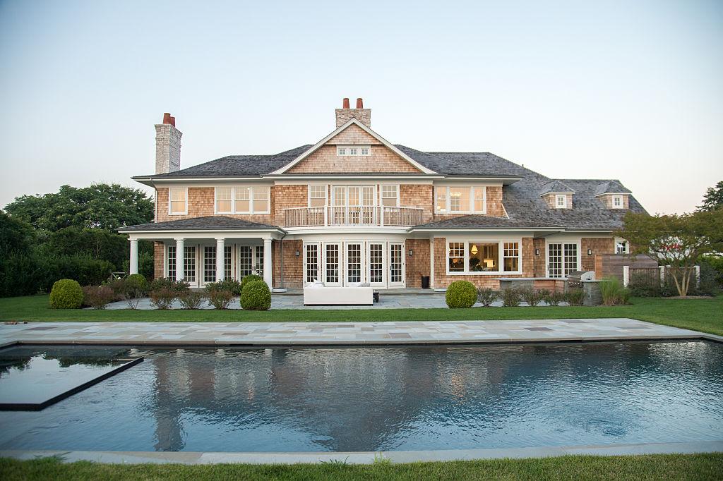 Hamptons Magazine and Bespoke Real Estate Host an Exclusive Dinner at a Private Estate