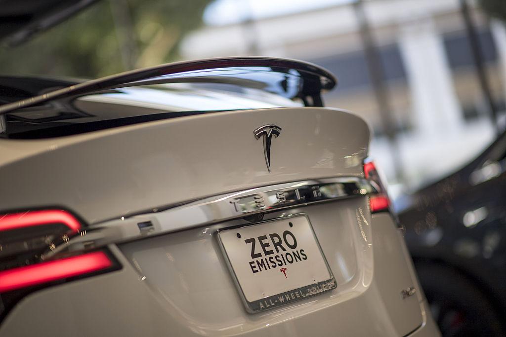 Tesla Opens Flagship San Francisco Store In Advance Of Model 3