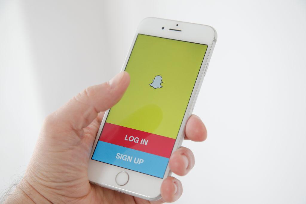 Snapchat now allows Snaps without time limit.