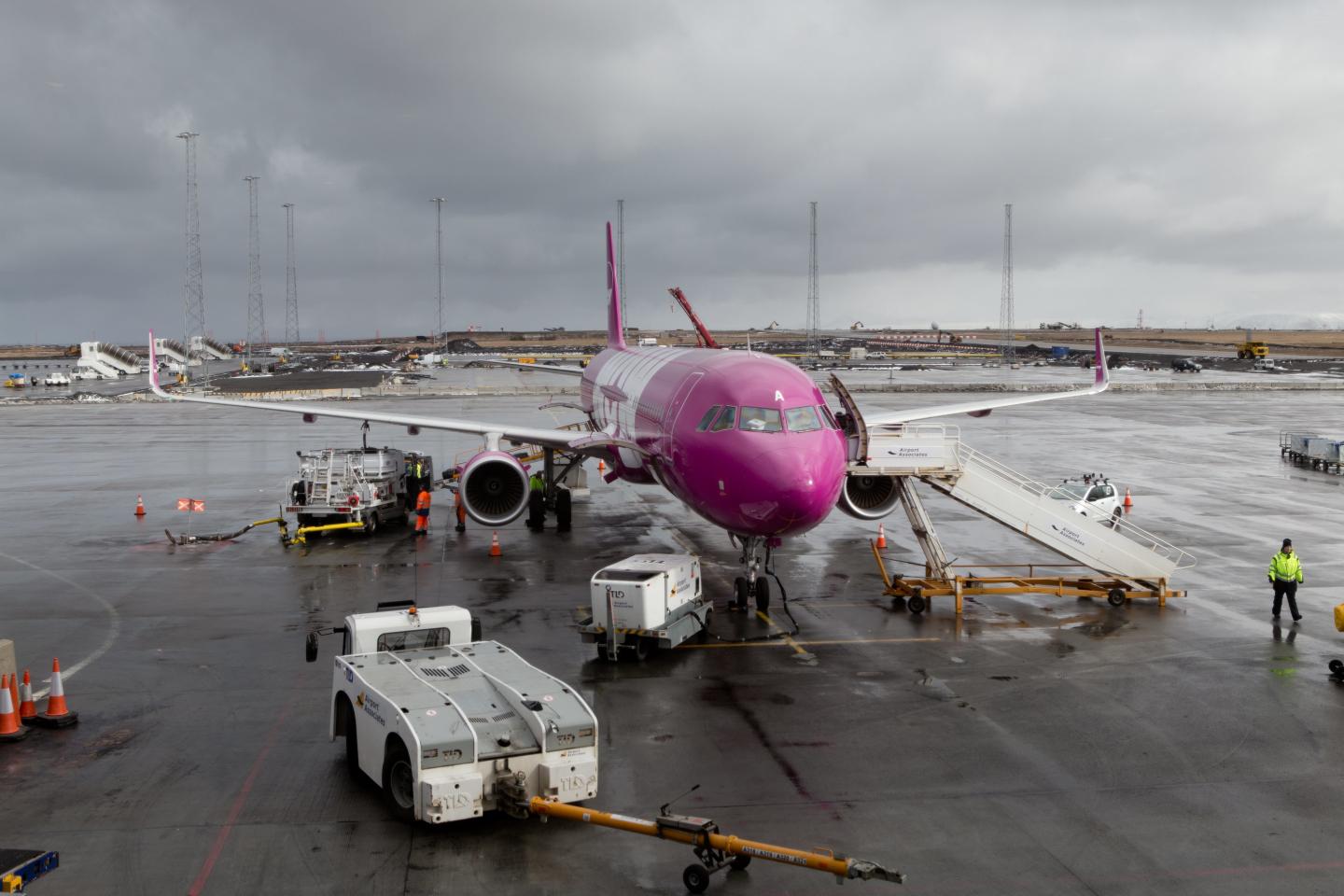 WOW air Airbus A320-200