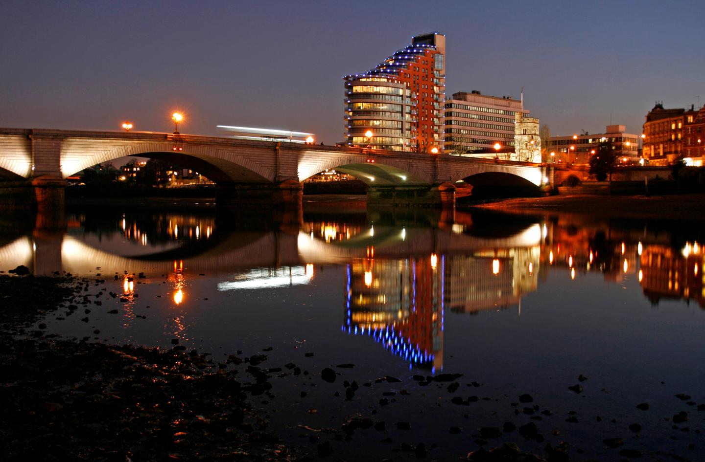 England, London, Putney. View of Putney Bridge.