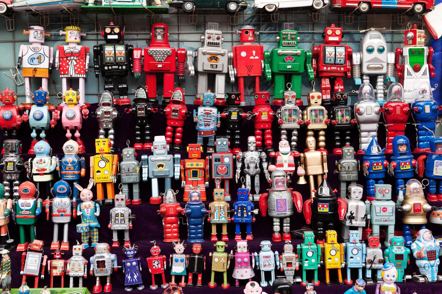 Robots at the Panjiayuan Antique Market.