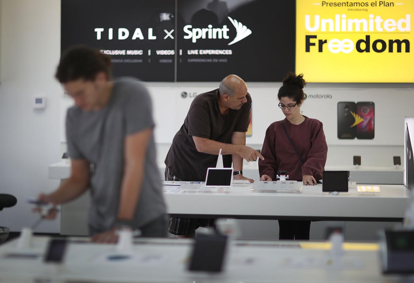 Sprint Posts First Quarterly Net Profit In Three Years