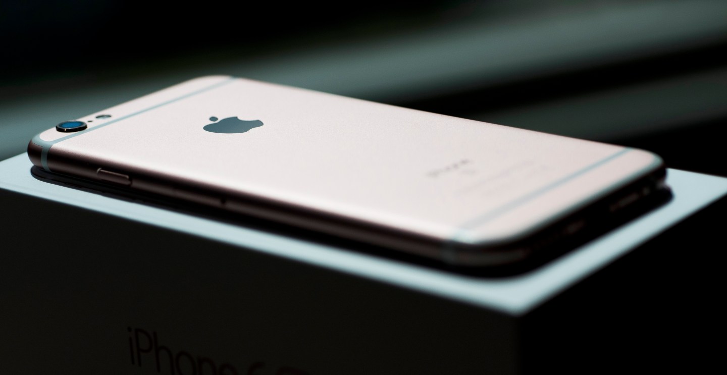 Unboxing Apple Inc. iPhone 6s