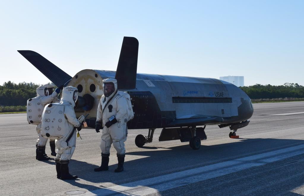 The Air Force's X-37B Orbital Test Vehicle mission 4 lands at NASA 's Kennedy Space Center Shuttle Landing Facility, Fla., May 7, 2017.
