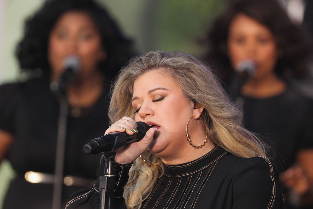 Kelly Clarkson Performs On NBC's "Today"
