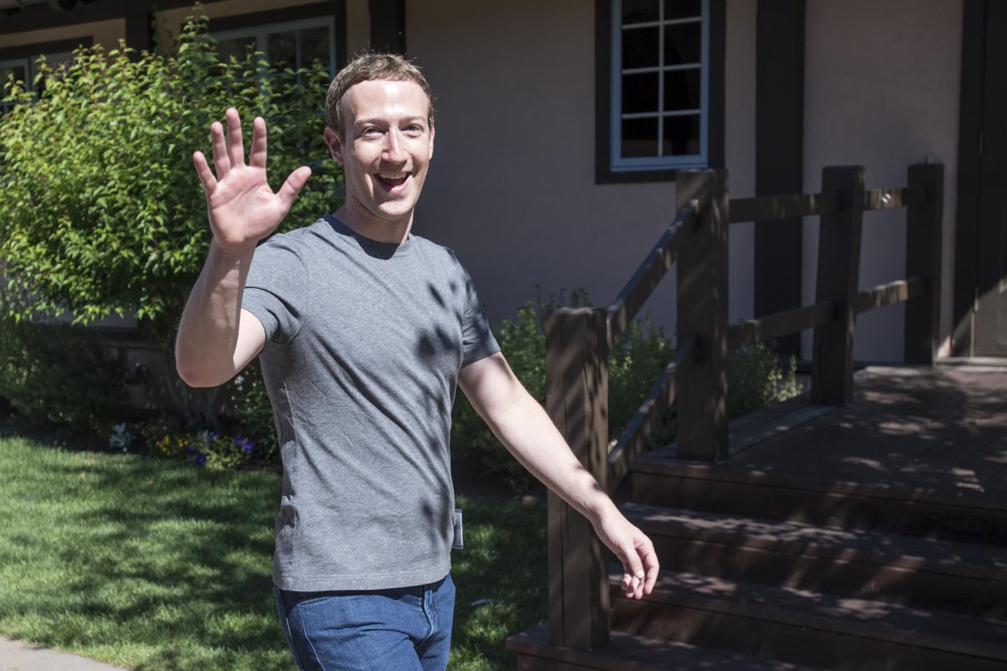 How Mark Zuckerberg Is Dealing With Facebook’s Crisis