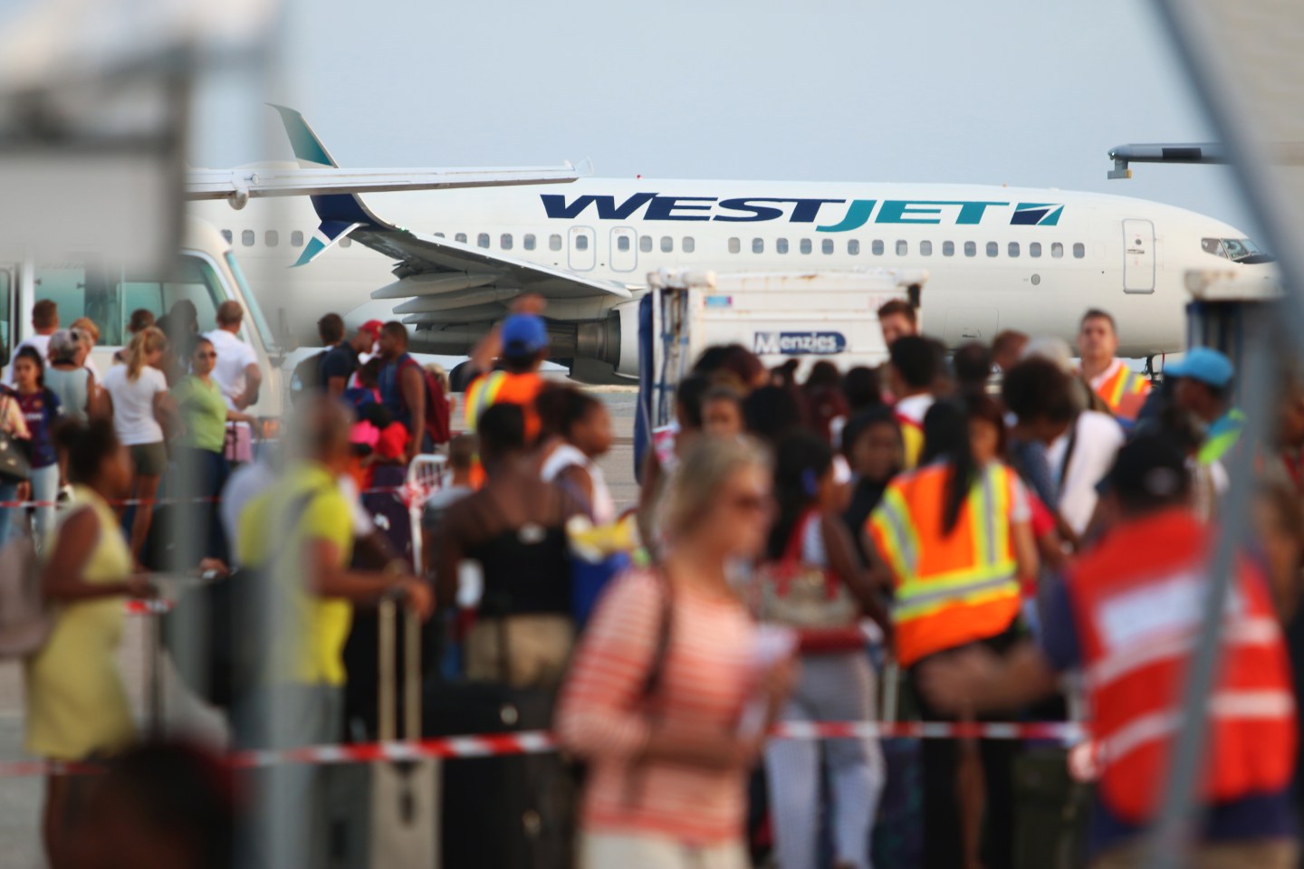 US Military Evacuates US Citizens From Devastated St Maarten