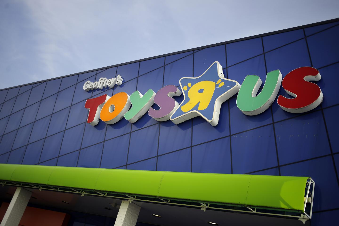 Toys R Us Is Said To File For Bankruptcy