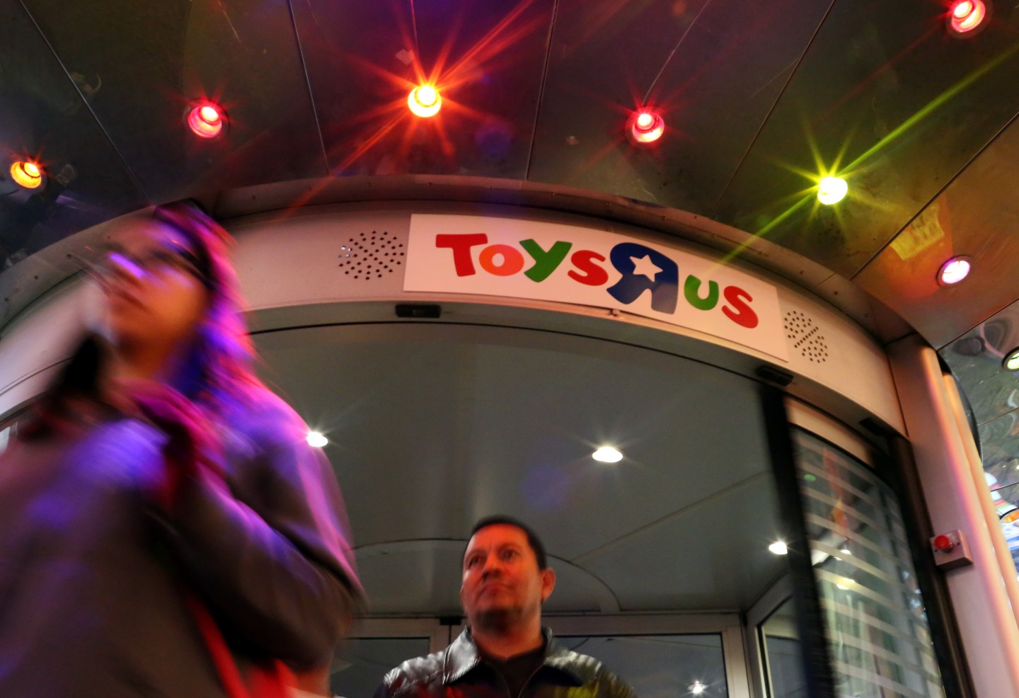 Retailers Open On Thanksgiving Evening, Starting Black Friday Sales Early