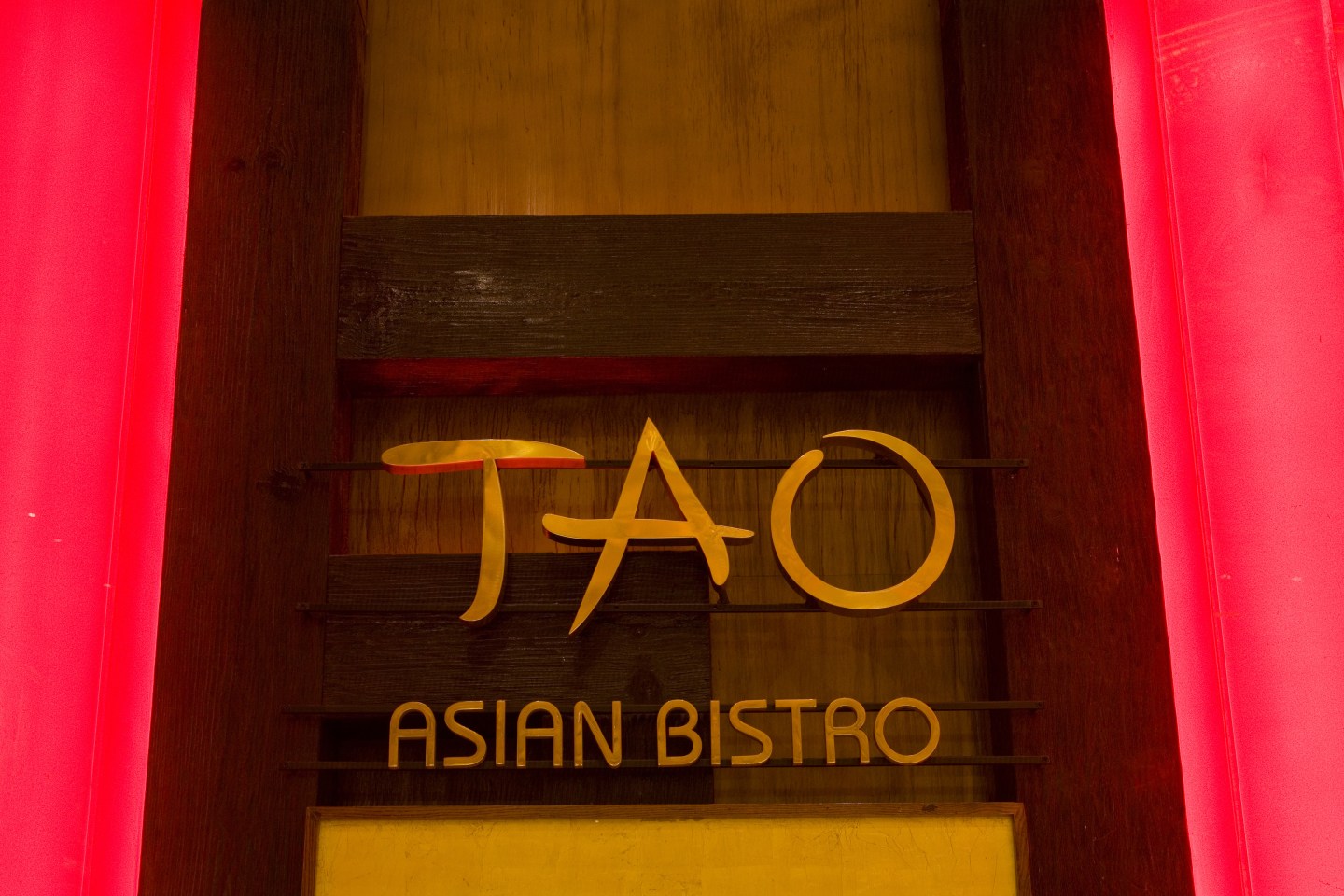 Las Vegas Glitz &amp; Kitsch on Display