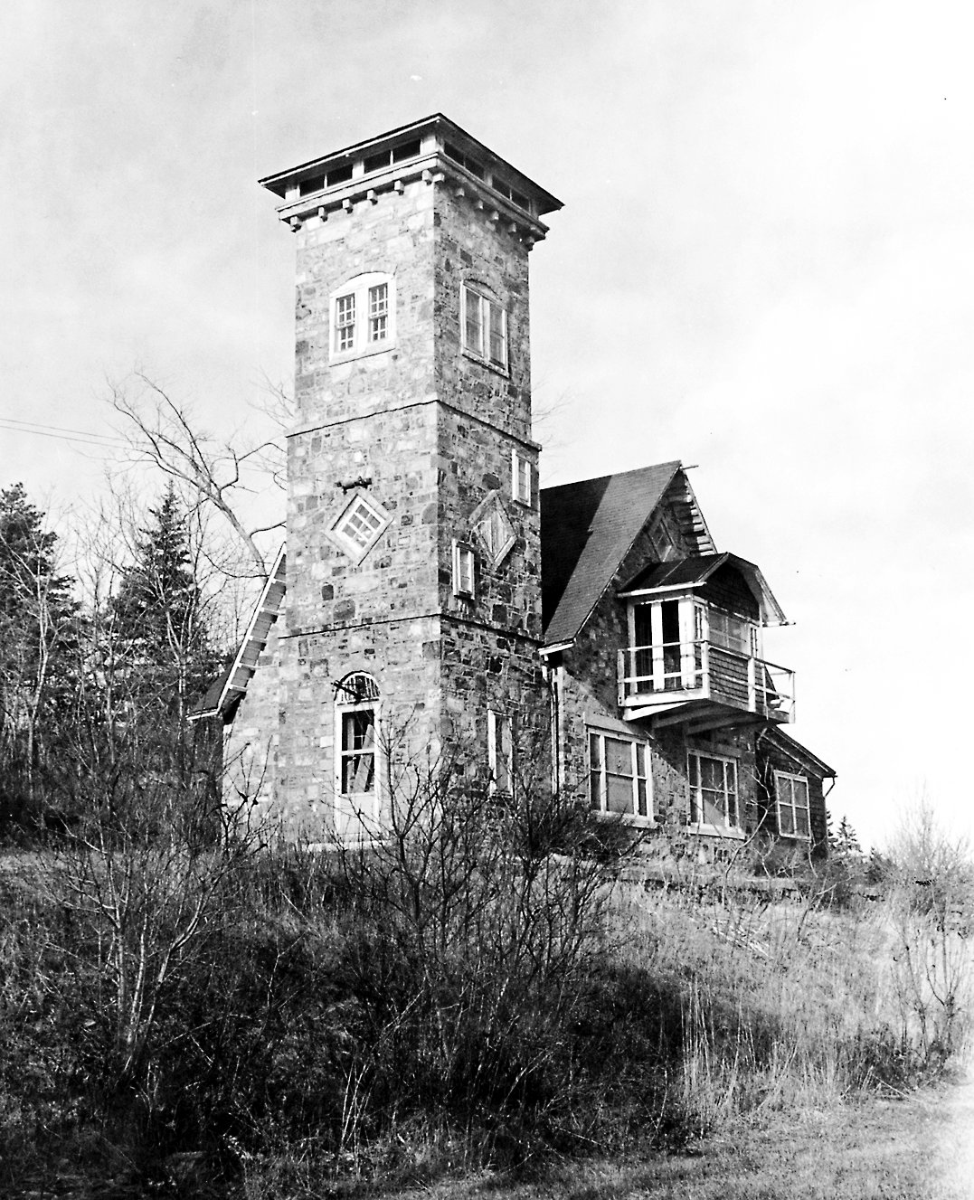 This is a 1975 photo of the property known as Beckett's Castle. It was built in 1871 by Sylvester Be
