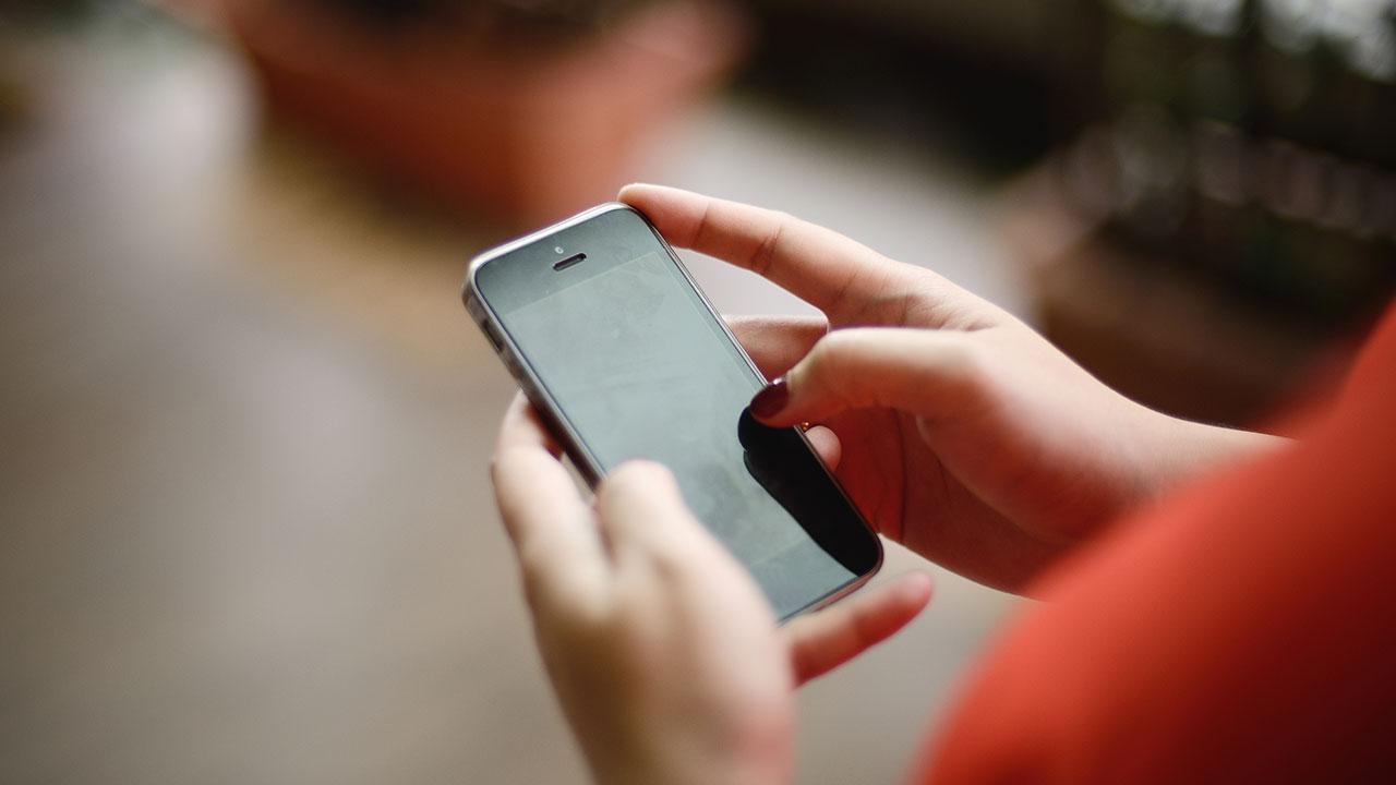 How Smartphones and Social Media Can Steal Childhood