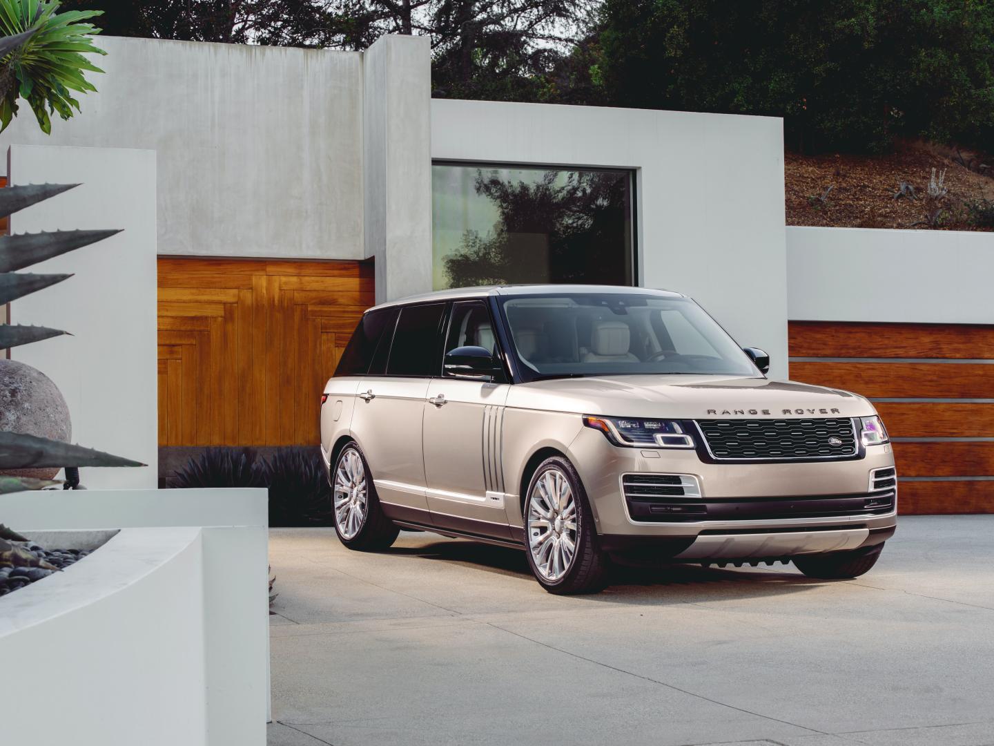 This New $207,900 Range Rover SUV Has Seats that Give a Hot Stone Massage