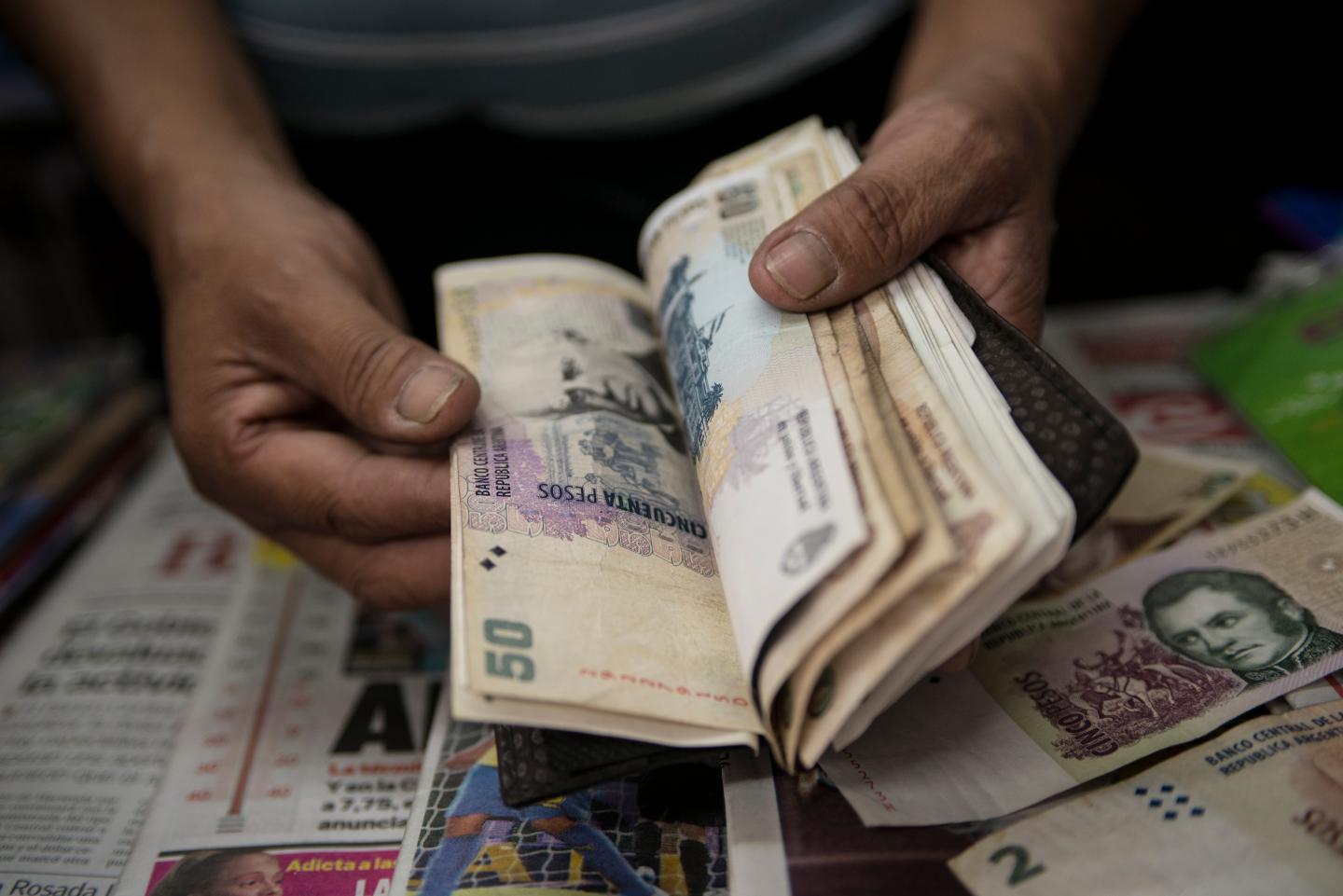 ARGENTINA-ECONOMY-CURRENCY