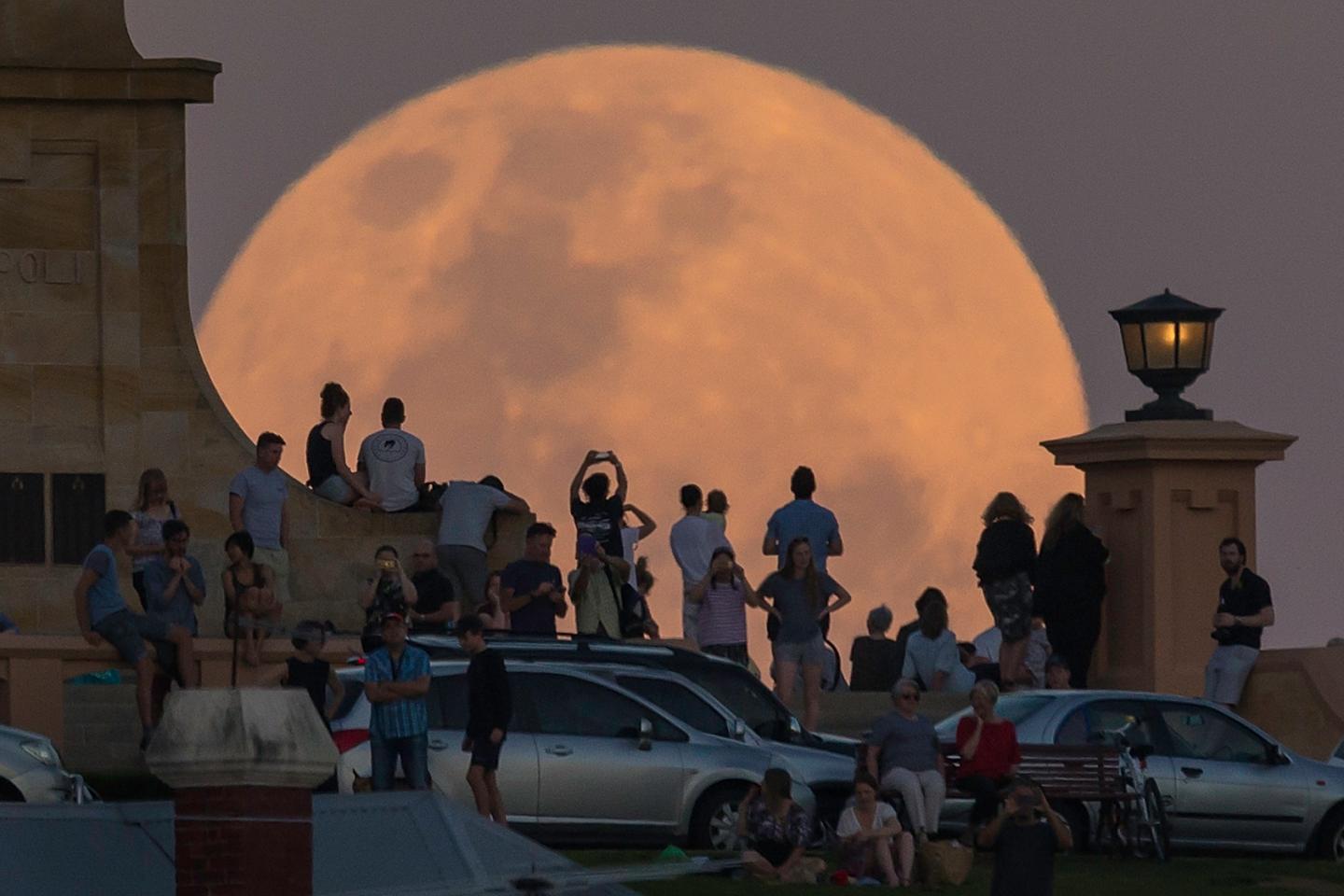 171130-Super Moon Around the World