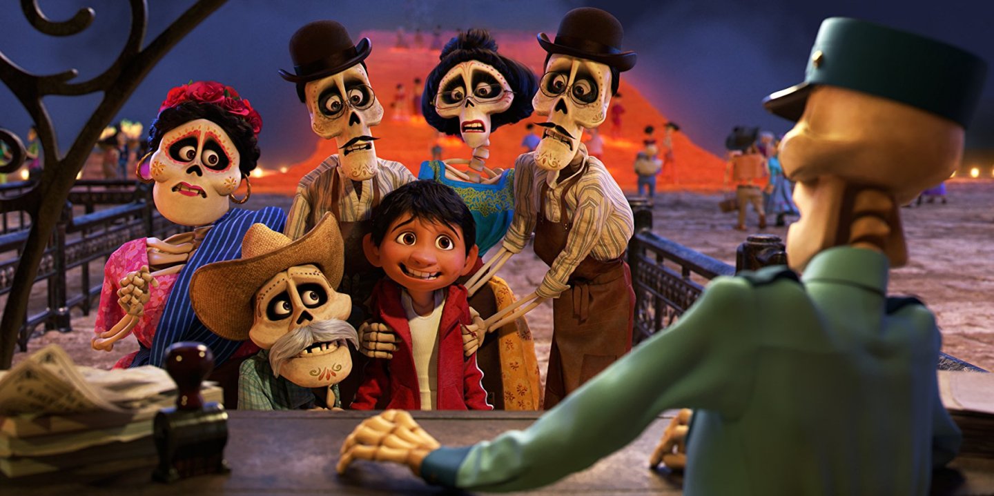 ‘Coco’ and ‘Justice League’: Two Blockbusters Enter Thanksgiving Weekend, But Only One Is Getting Critical Acclaim