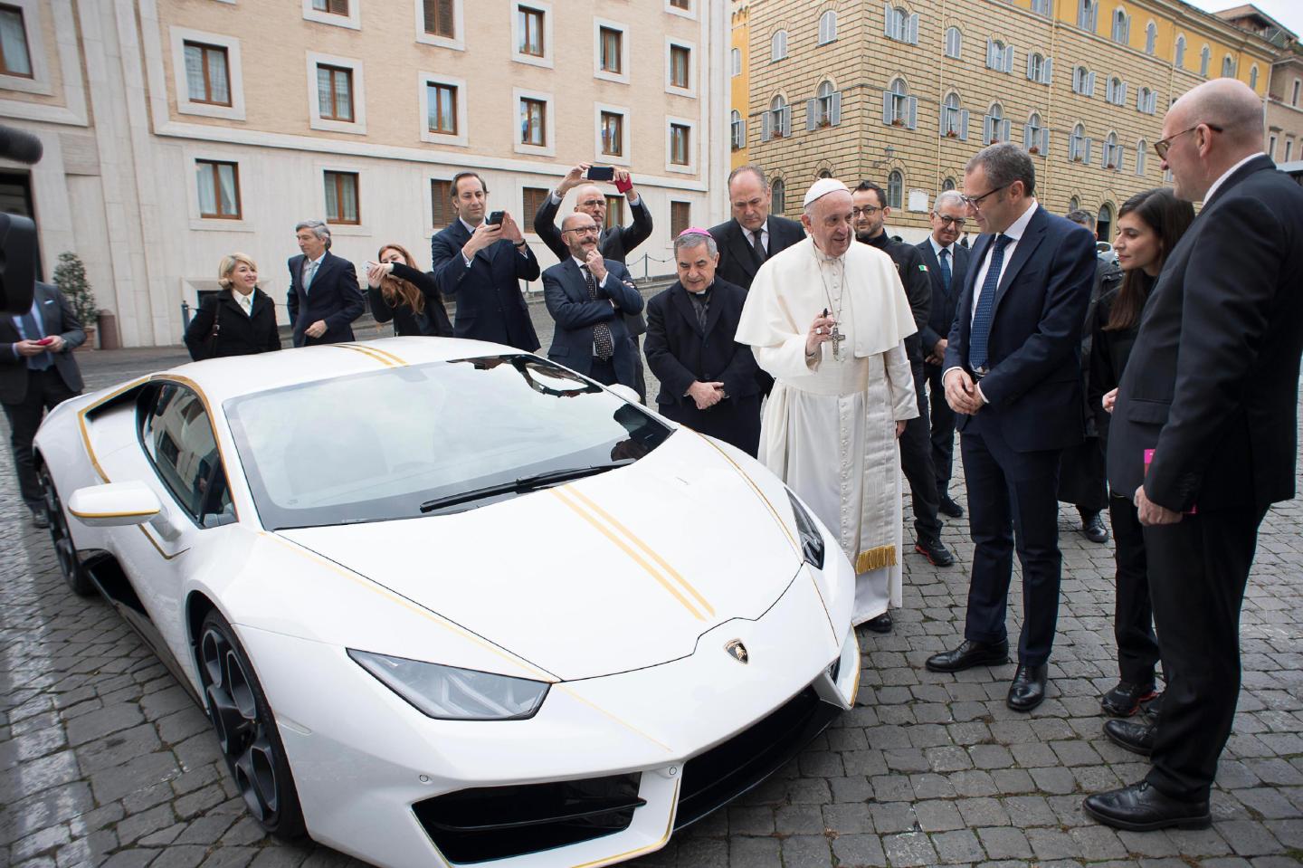 Pope Francis and Lamborghini Huracan, Vatican City, Vatican City State (Holy See) - 15 Nov 2017