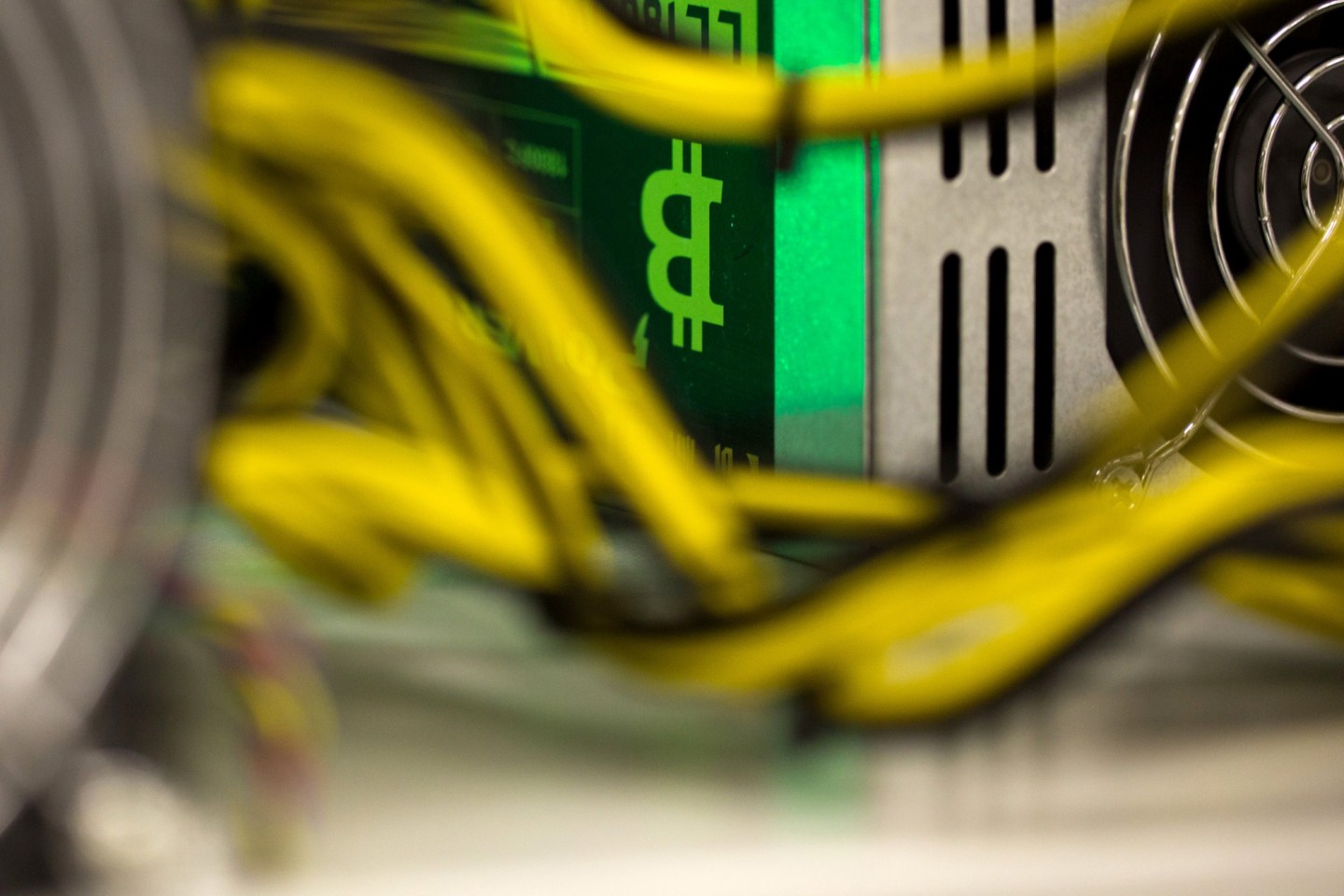 1512994746_BITCOIN_098765