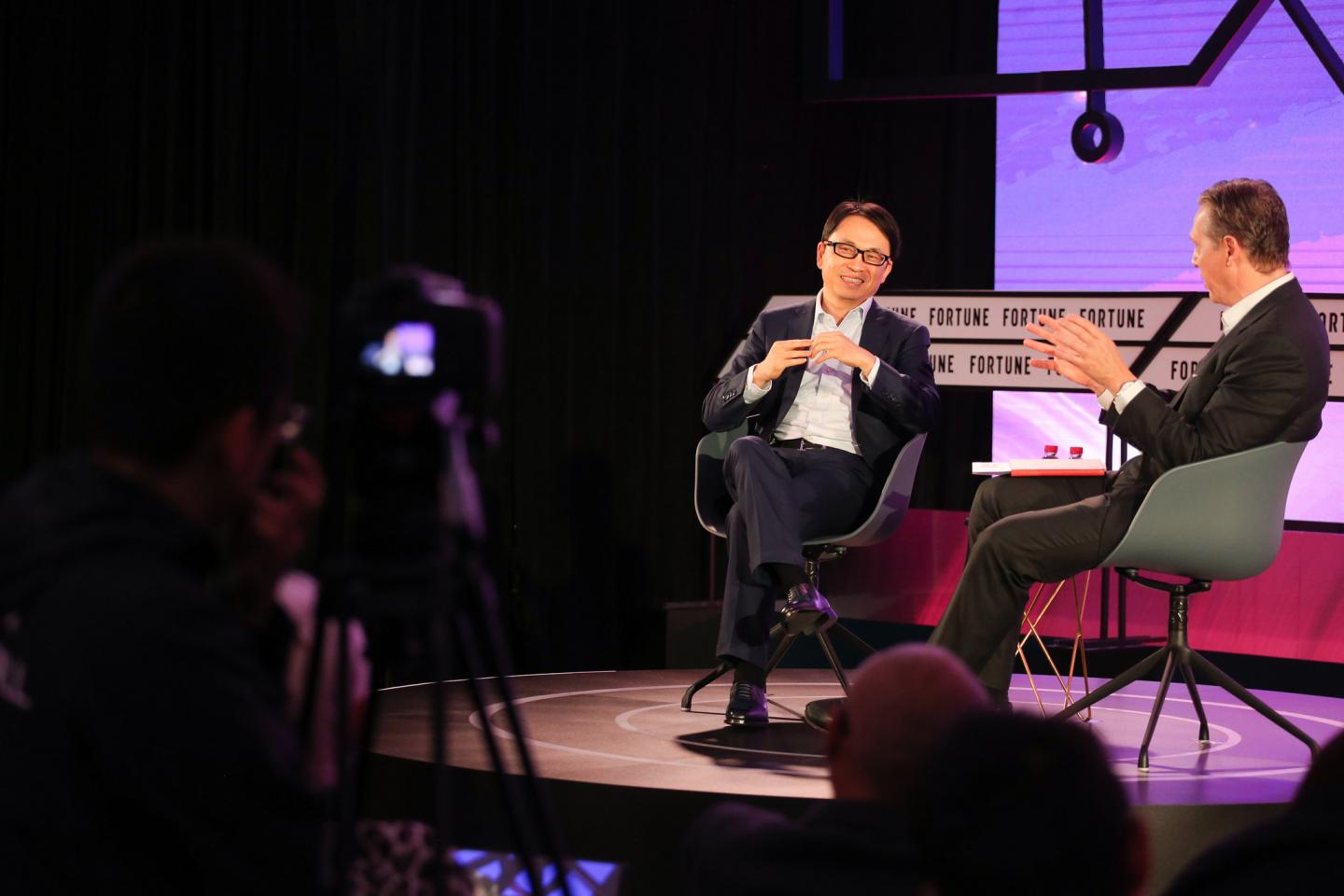 What China’s Leading Tech Investor Saw In a Traditional Shoe Company