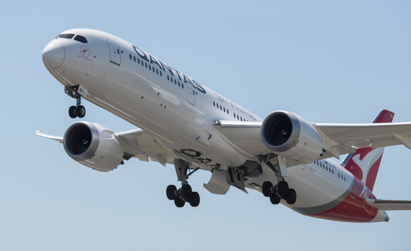 Qantas Boeing 787 Dreamliner Takes Off For First Melbourne To Los Angeles Flight