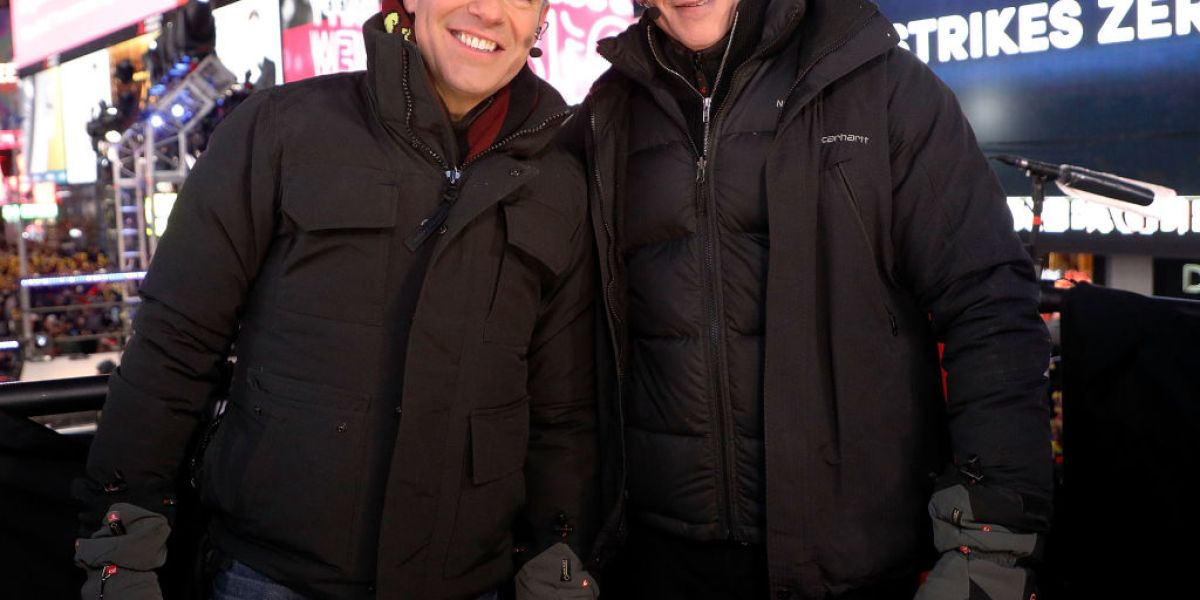 CNN Reporter Helps New Year's Eve Reveler With Bong in Colorado: Watch ...