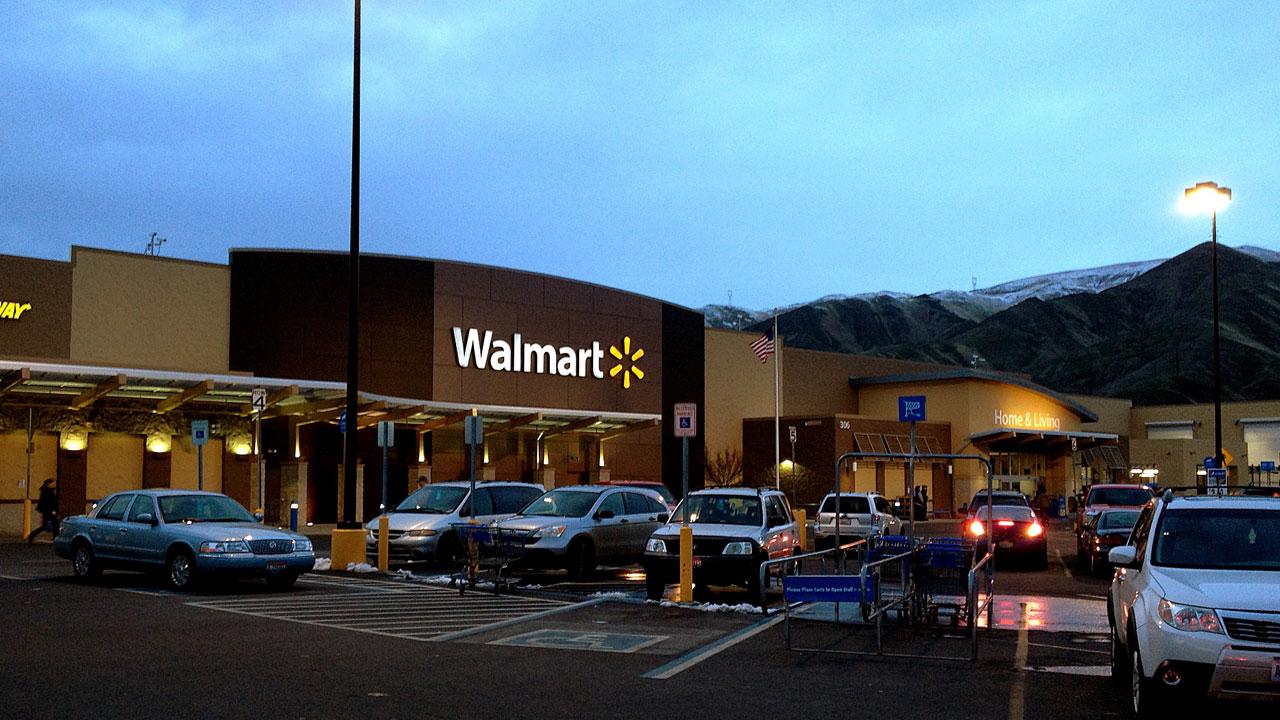 Why Some Investors Are Refusing to Buy Walmart Stock