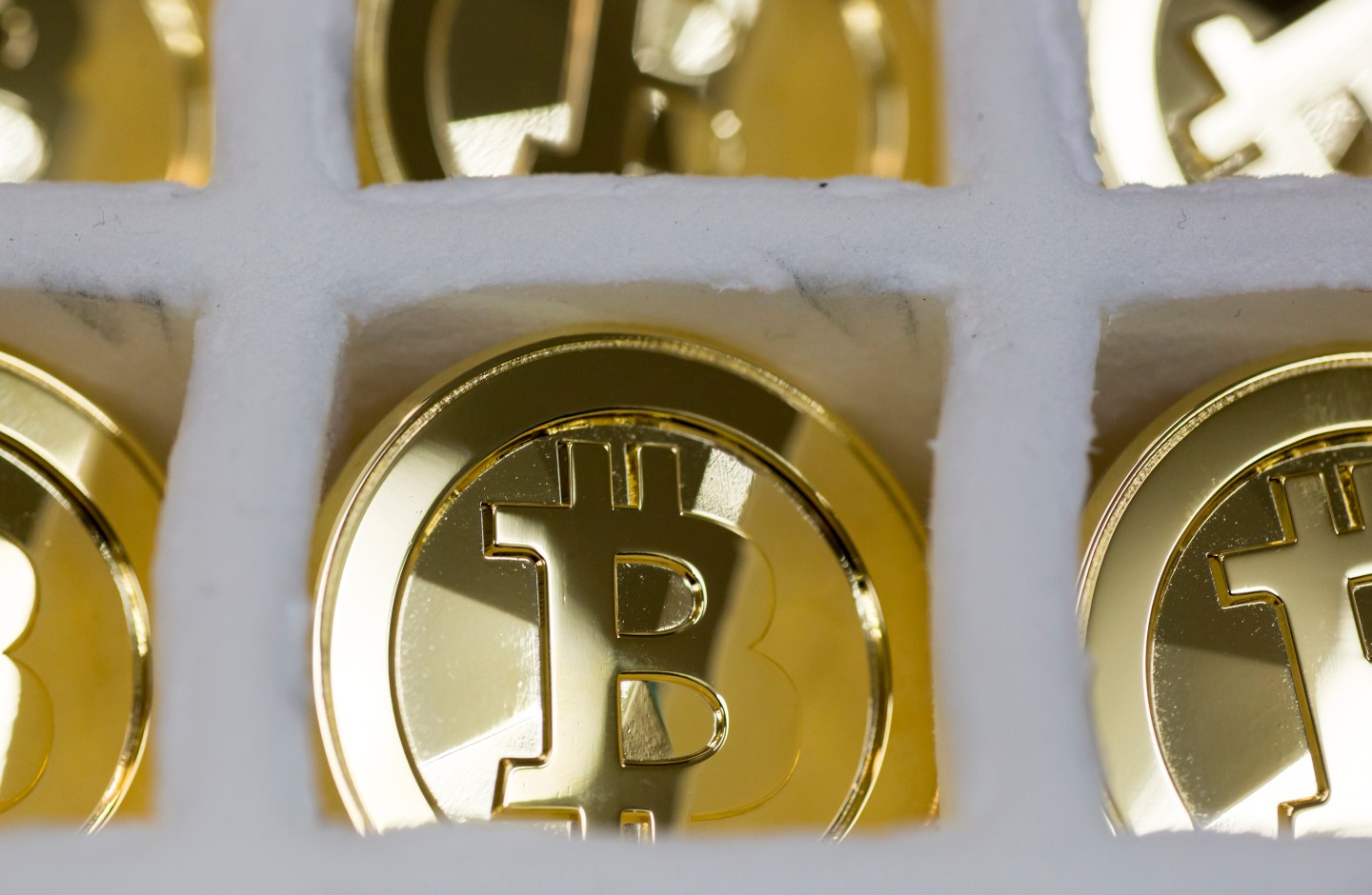 Bitcoin price gold effect