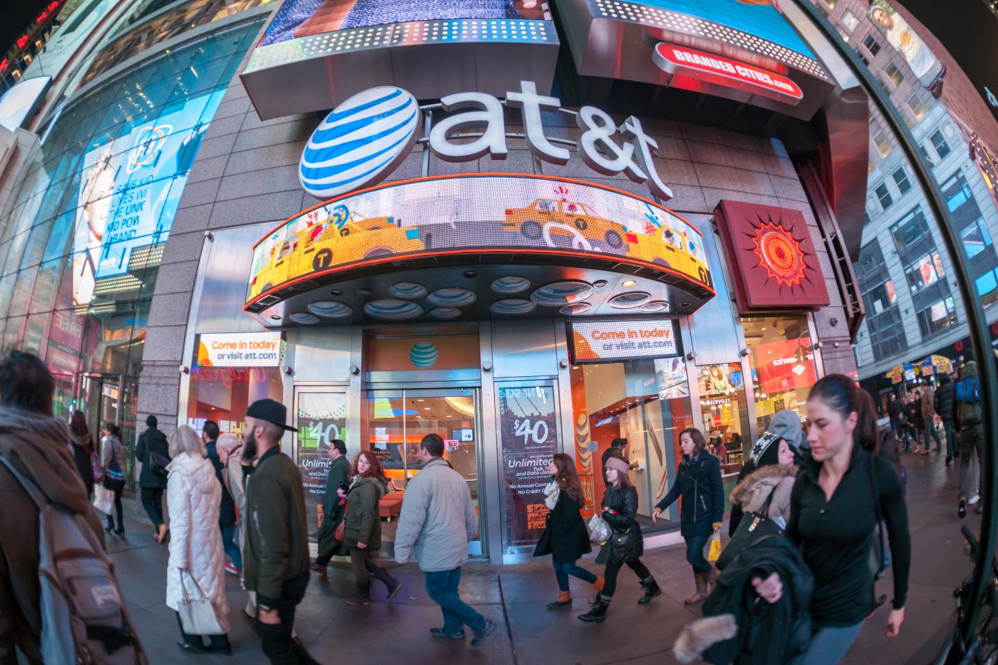 AT&amp;T adds 2.8 million customers