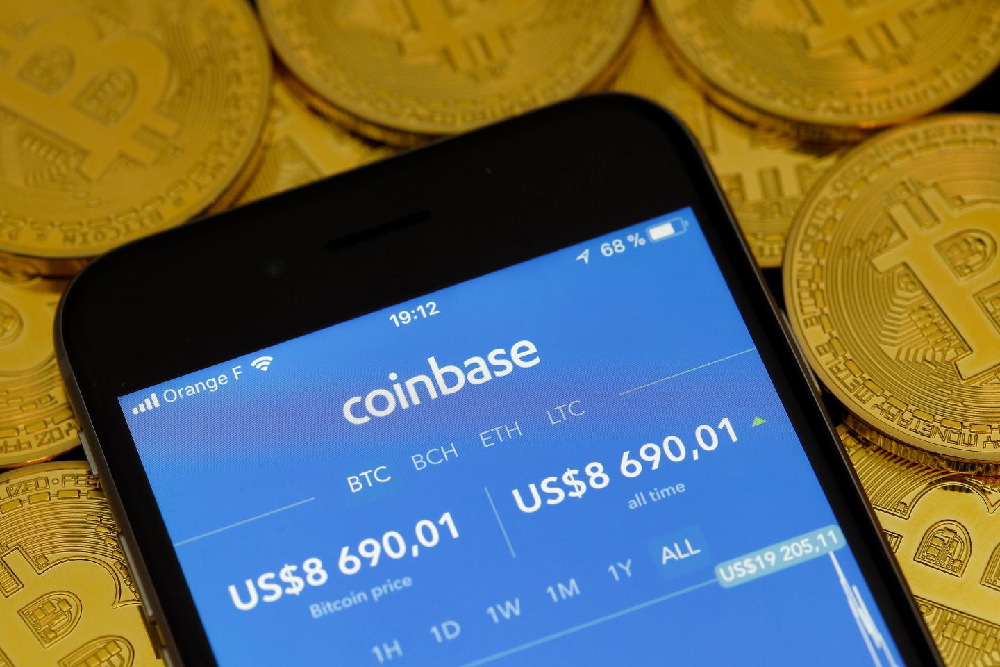 Coinbase Cryptocurrency Exchange Website : Illustration