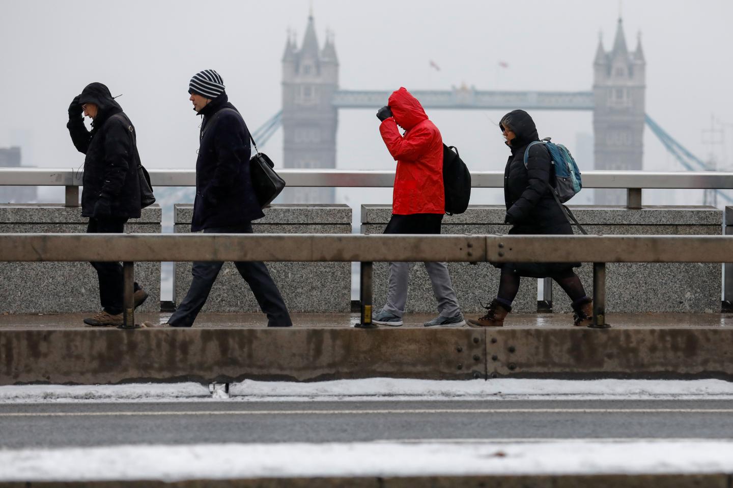 Commuters walk to work as freak snow hits London