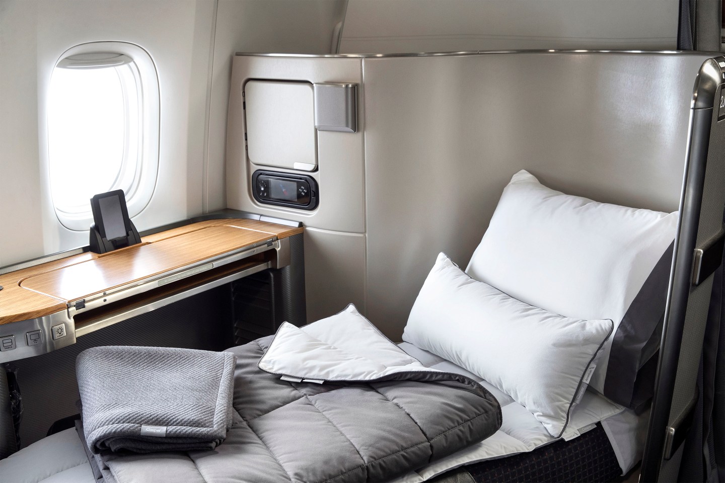 Casper bedding is provided to passengers in premium cabins on American Airlines.