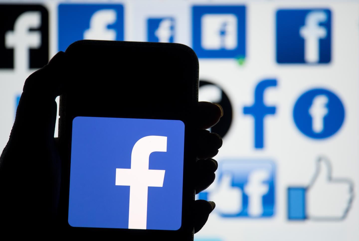 Facebook logo on iphone