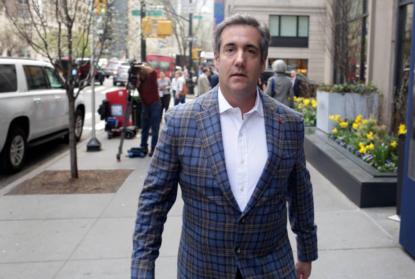 Michael Cohen walks into NYC court