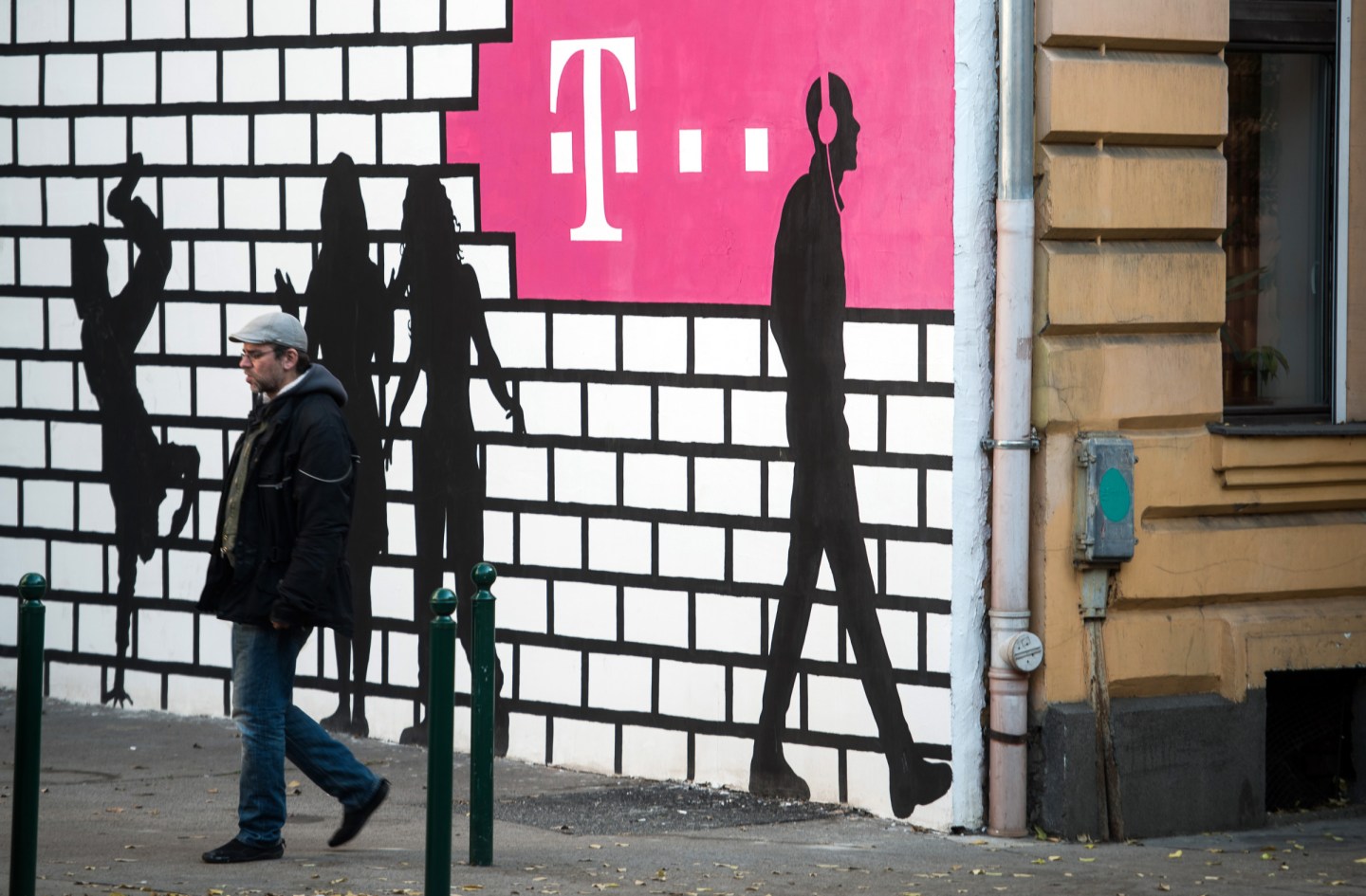 Sprint-T-Mobile Deal Faces Tough Path Through Trump's Washington