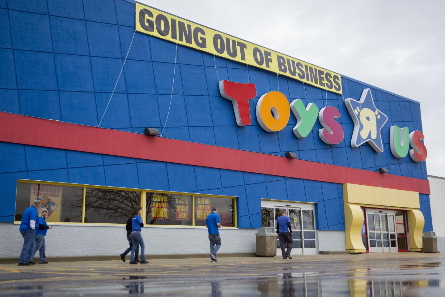 A Toys 'R' Us Store As Company Gets 11th-Hour Bid From Little Tikes's Larian